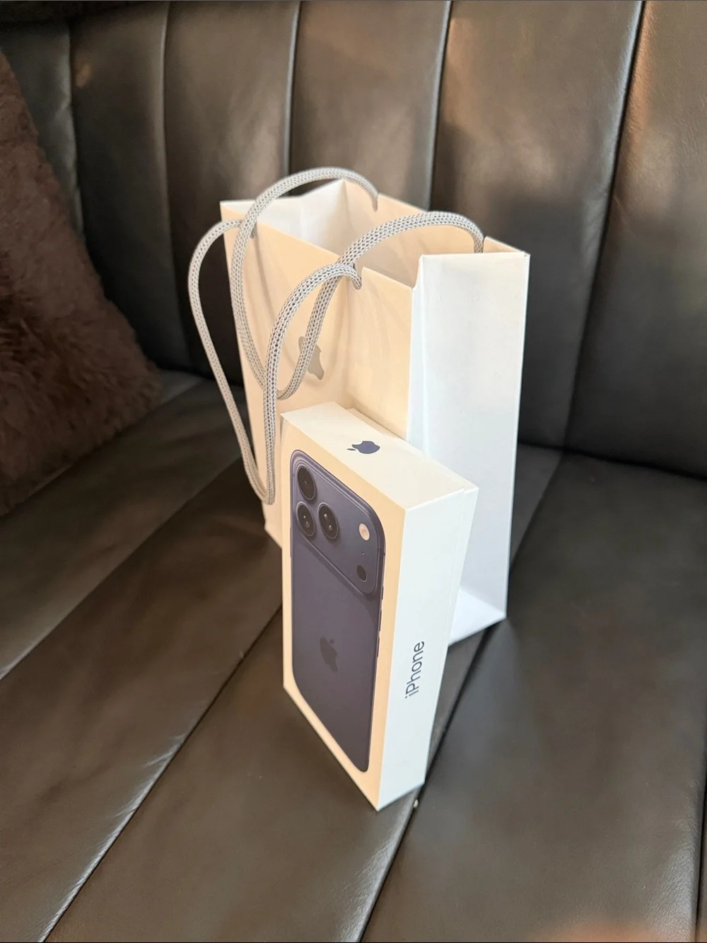 Prostine Apple iPhone 17Pro Blue phone BOX & Apple Store Gift BAG